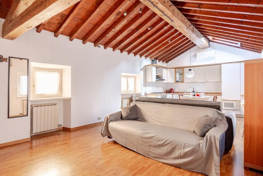 Luxury Attico - 5 Min Piazza Delle Erbe Appartamento *