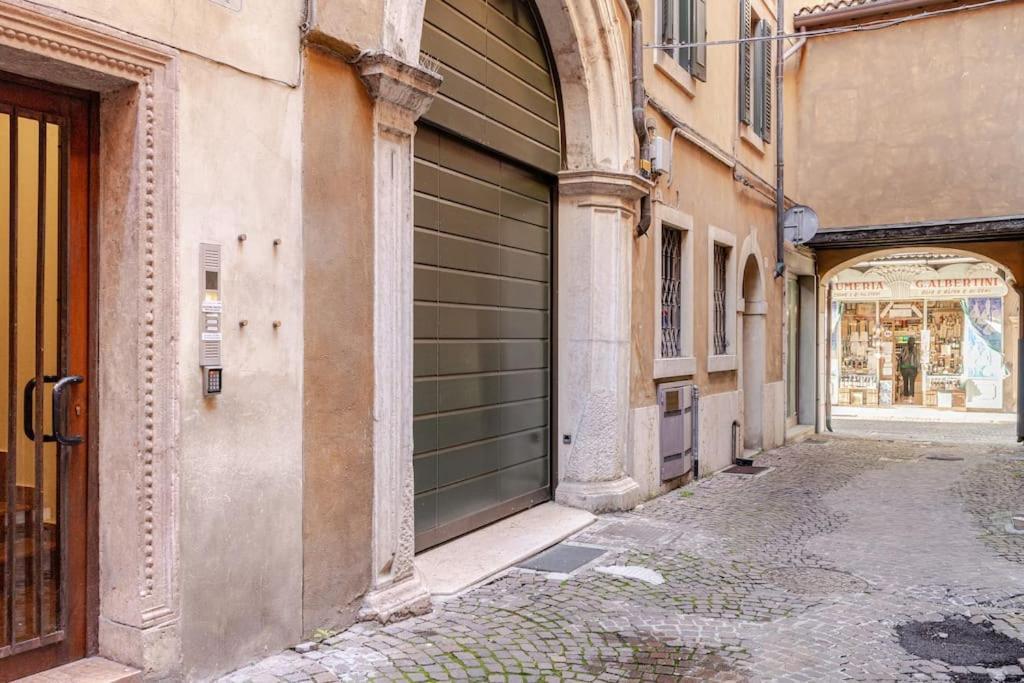 Luxury Attico - 5 Min Piazza Delle Erbe Appartamento *